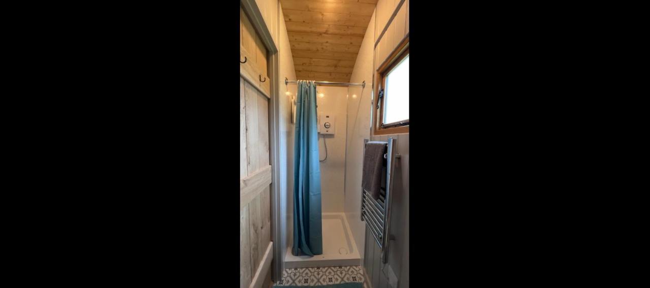 Lamberhurst Shepherds Hut At Cedar Gables מראה חיצוני תמונה