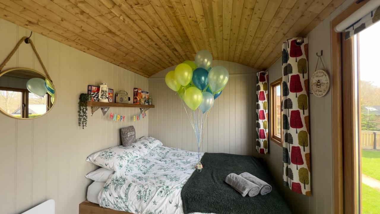 Lamberhurst Shepherds Hut At Cedar Gables מראה חיצוני תמונה
